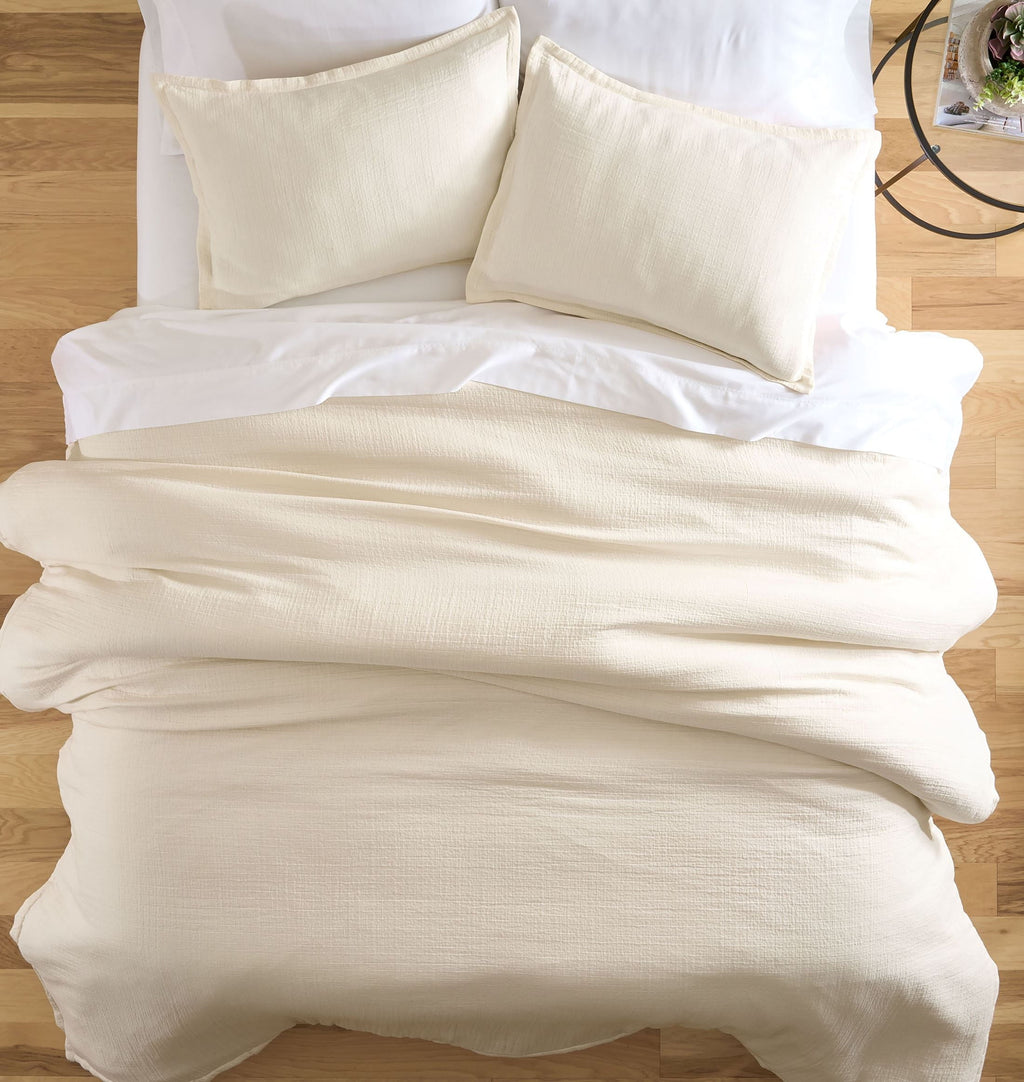 Luxurious Quilted 3-Piece Cream Gauze Comforter Set, Adult Full/Queen - Cloud-Like Soft Lightweight Bed Comforter Detail