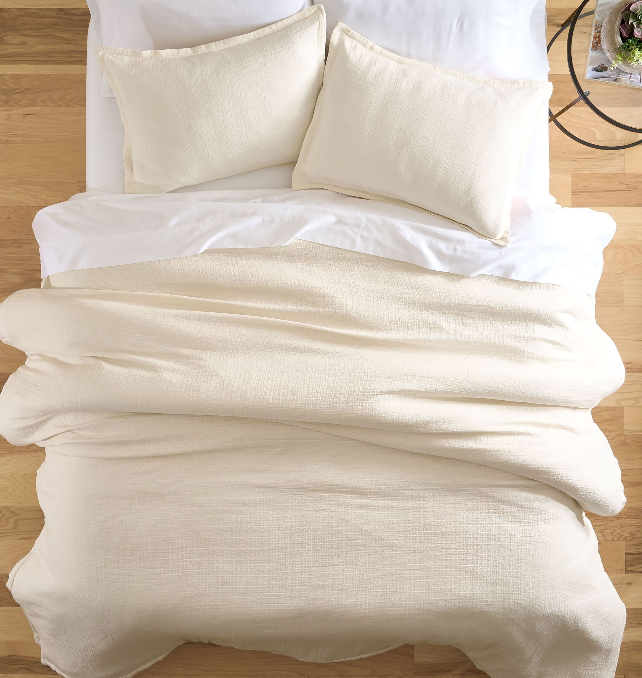 Luxurious Quilted 3-Piece Cream Gauze Comforter Set, Adult Full/Queen - Cloud-Like Soft Lightweight Bed Comforter Detail