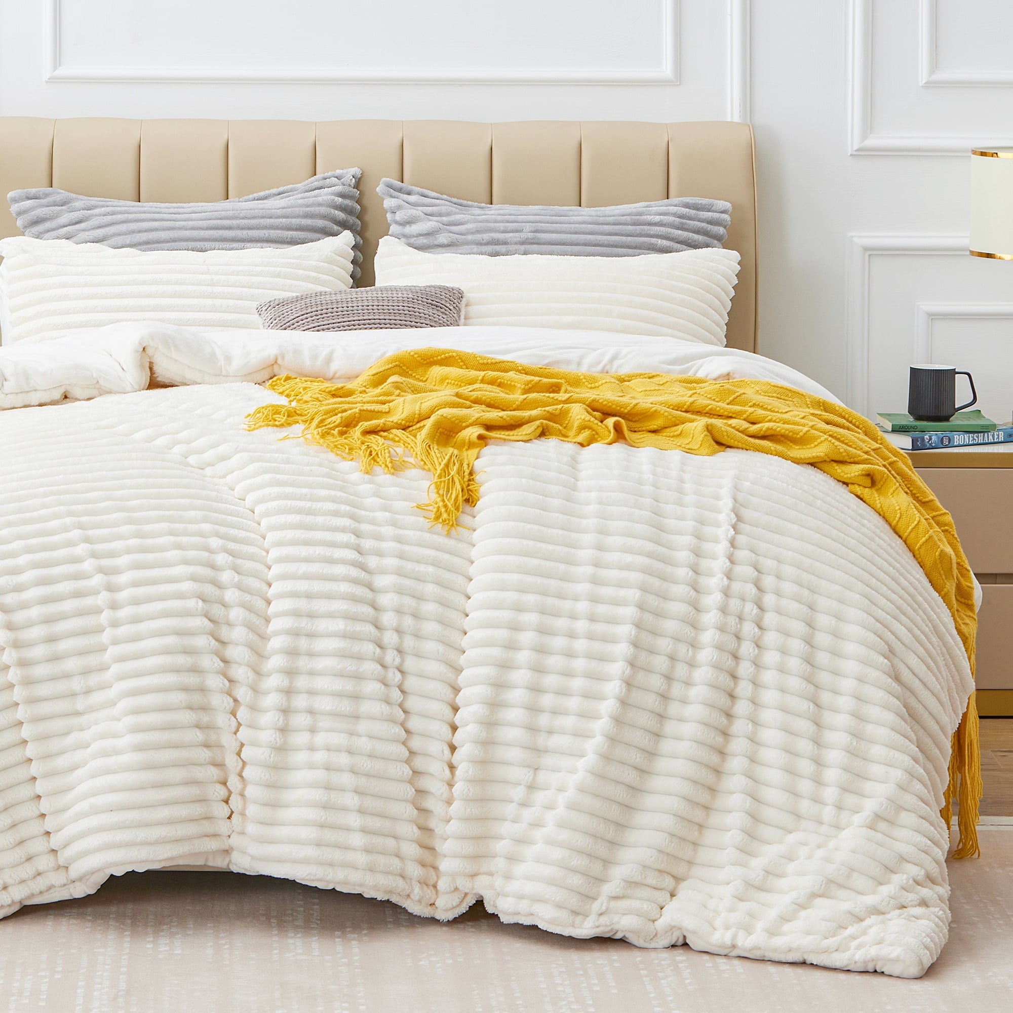 Fluffy Down Alternative Fleece Queen Comforter Set -Super Soft & Warm Fluffy White Bedding, Luxury Fuzzy Heavy Bed Set for Winter with 2 Pill... - Cloud-Like Soft Lightweight Bed Comforter Detail
