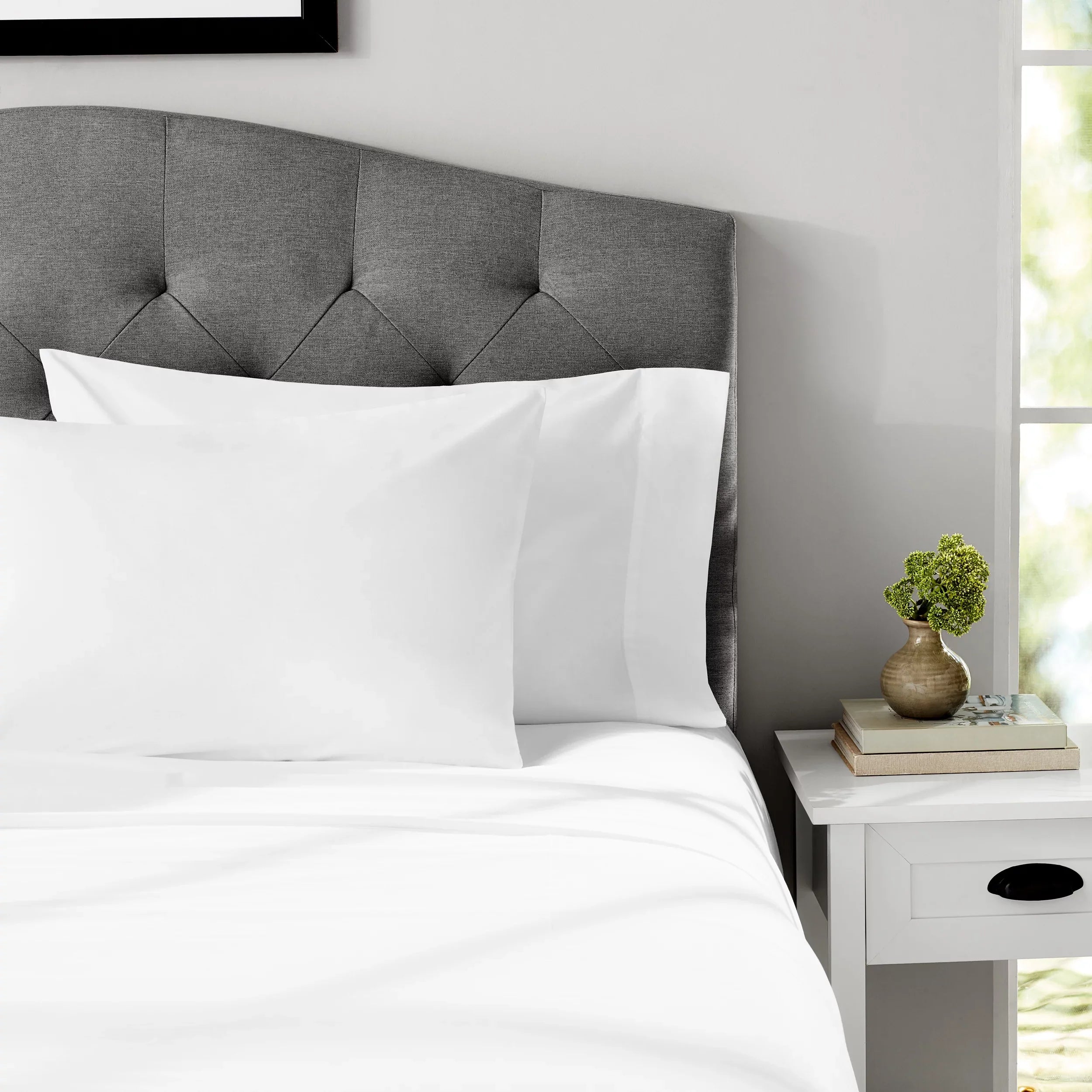 Breathable Luxury 4-Piece 300 Thread Count White Cotton Blend Percale Bed Sheet Set, Queen - Cooling Hotel Quality Bedding Sheets and Pillowcases Detail