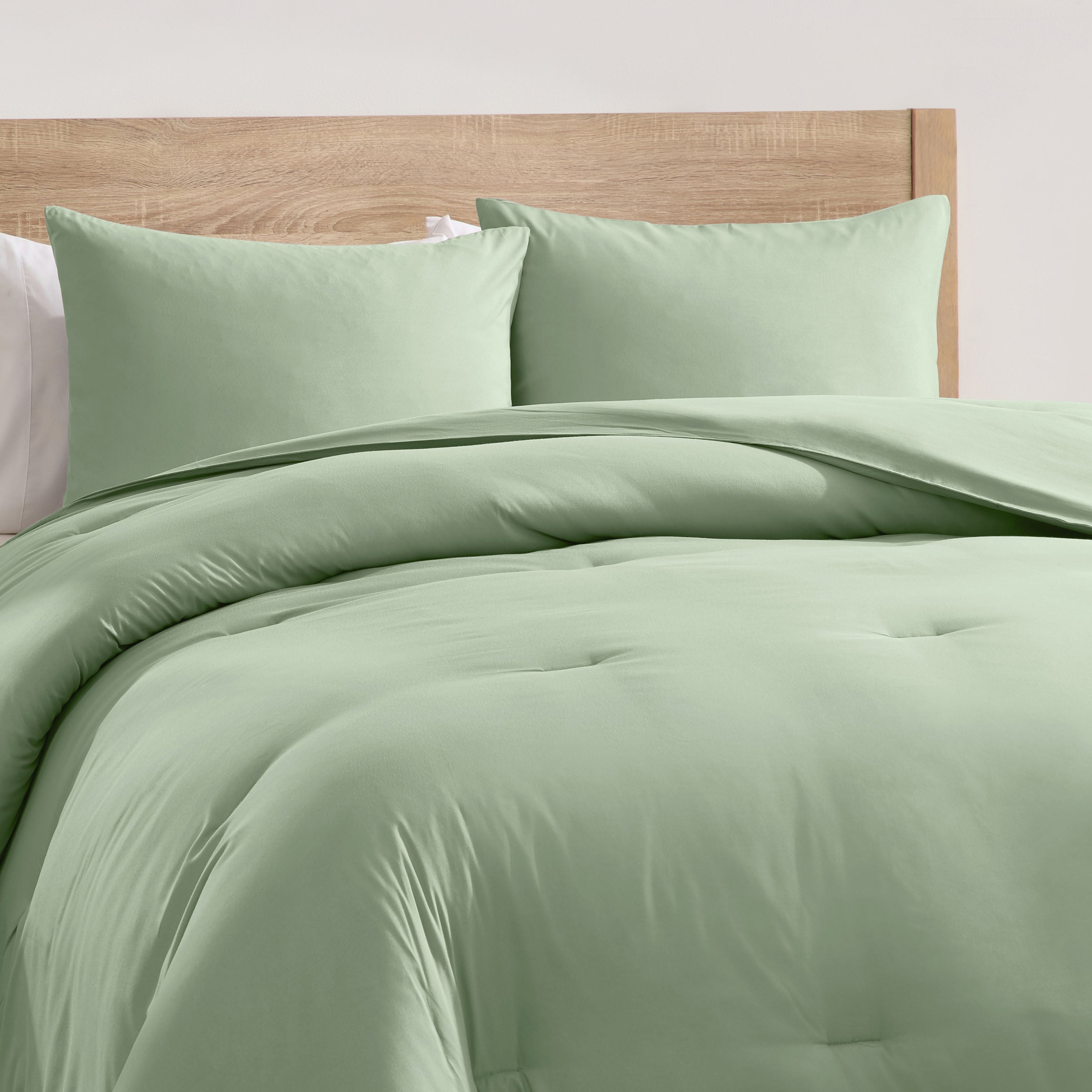 Luxurious Quilted Comforter Sets, All Season Lightweight Solid Queen Comforter Set, 3-Pc Bedding Sets, Sage Green - All-Season Down Alternative Comforter Insert Detail