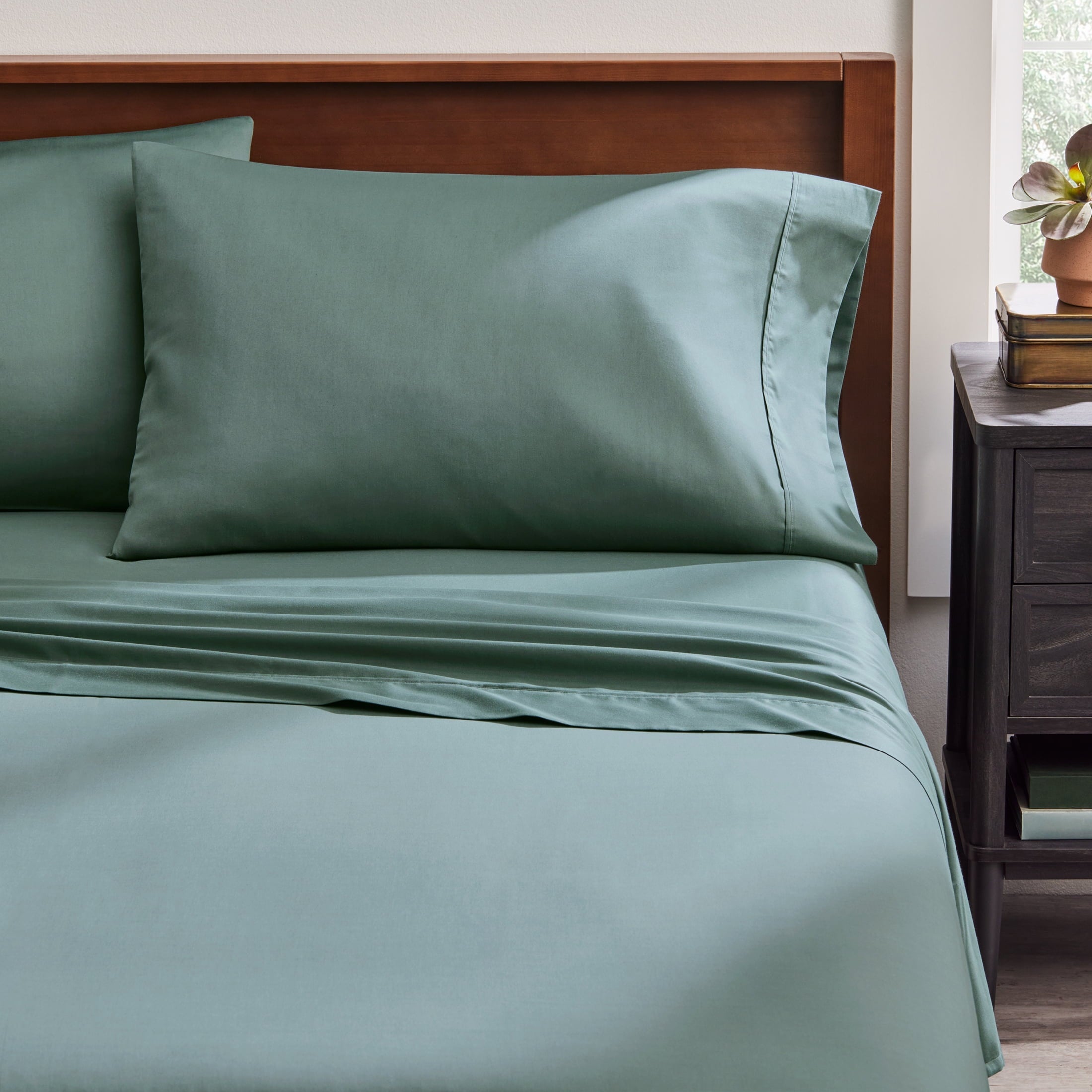 Premium Egyptian Cotton 4-Piece 300 Thread Count Green Ash Cotton Sateen Bed Sheet Set, Cali King - Cooling Hotel Quality Bedding Sheets and Pillowcases Detail