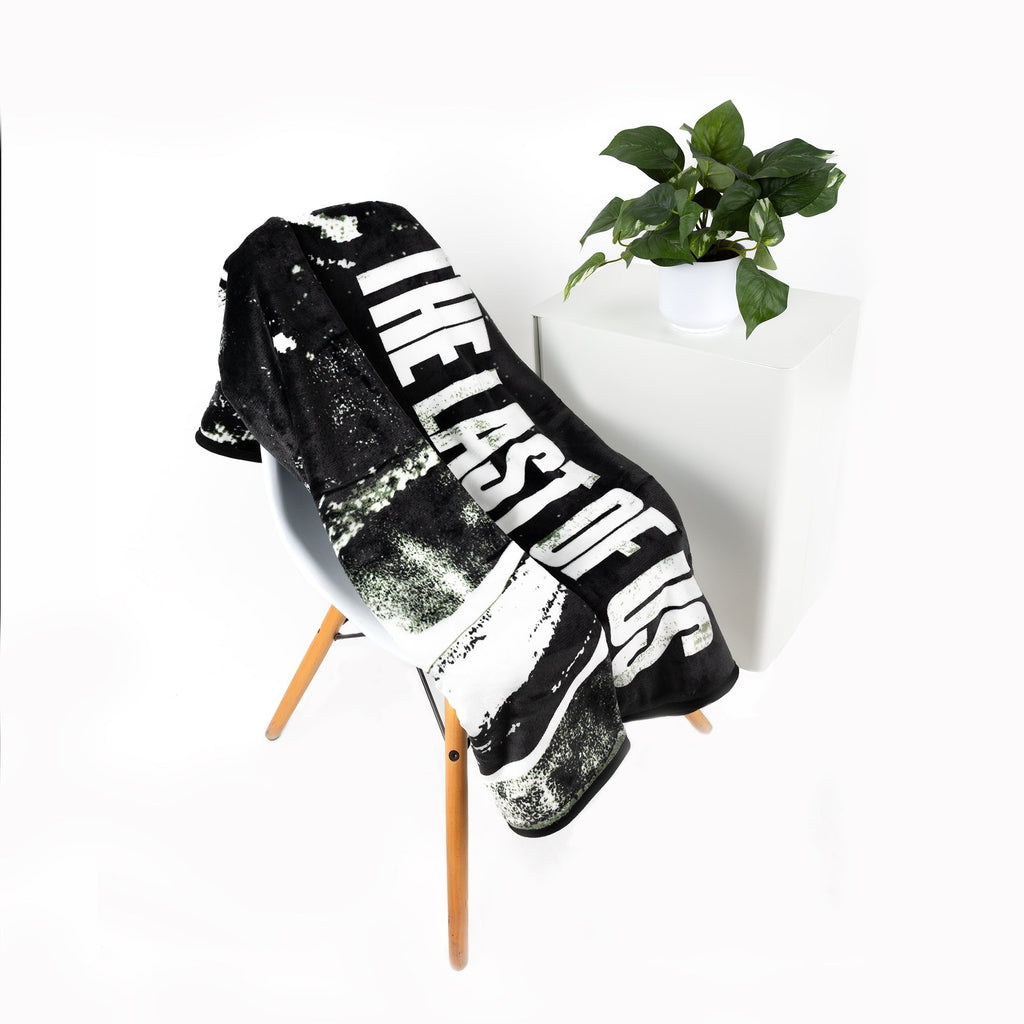 Super Soft Flannel Black and White Polyester Throw Blanket, 50" X 60" - Luxury Knitted Decorative Throw Blanket with Fringes Detail